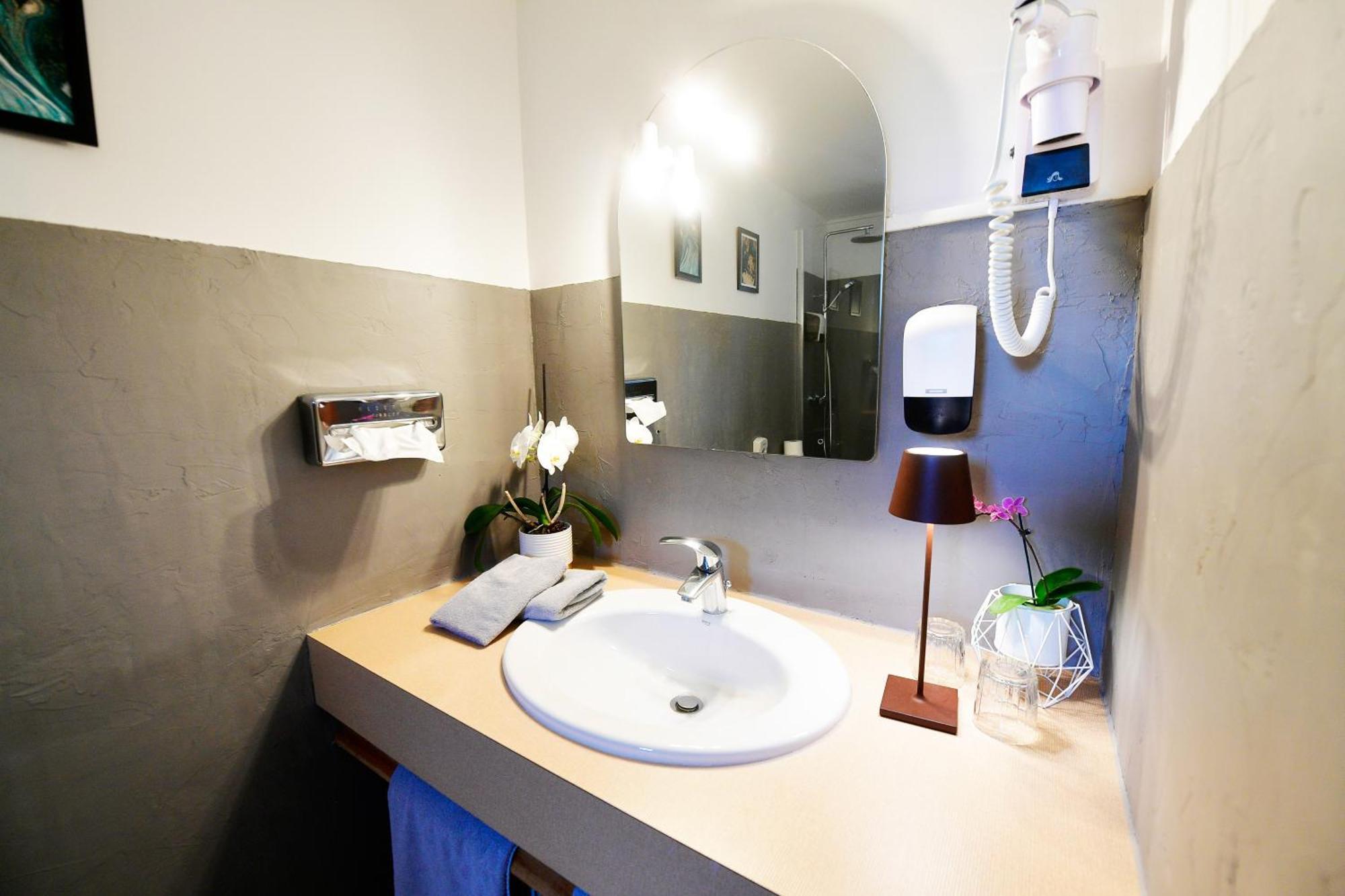 Le Mas Des Aigras - Hotel & Restaurant De Charme En Provence Orange  Ngoại thất bức ảnh