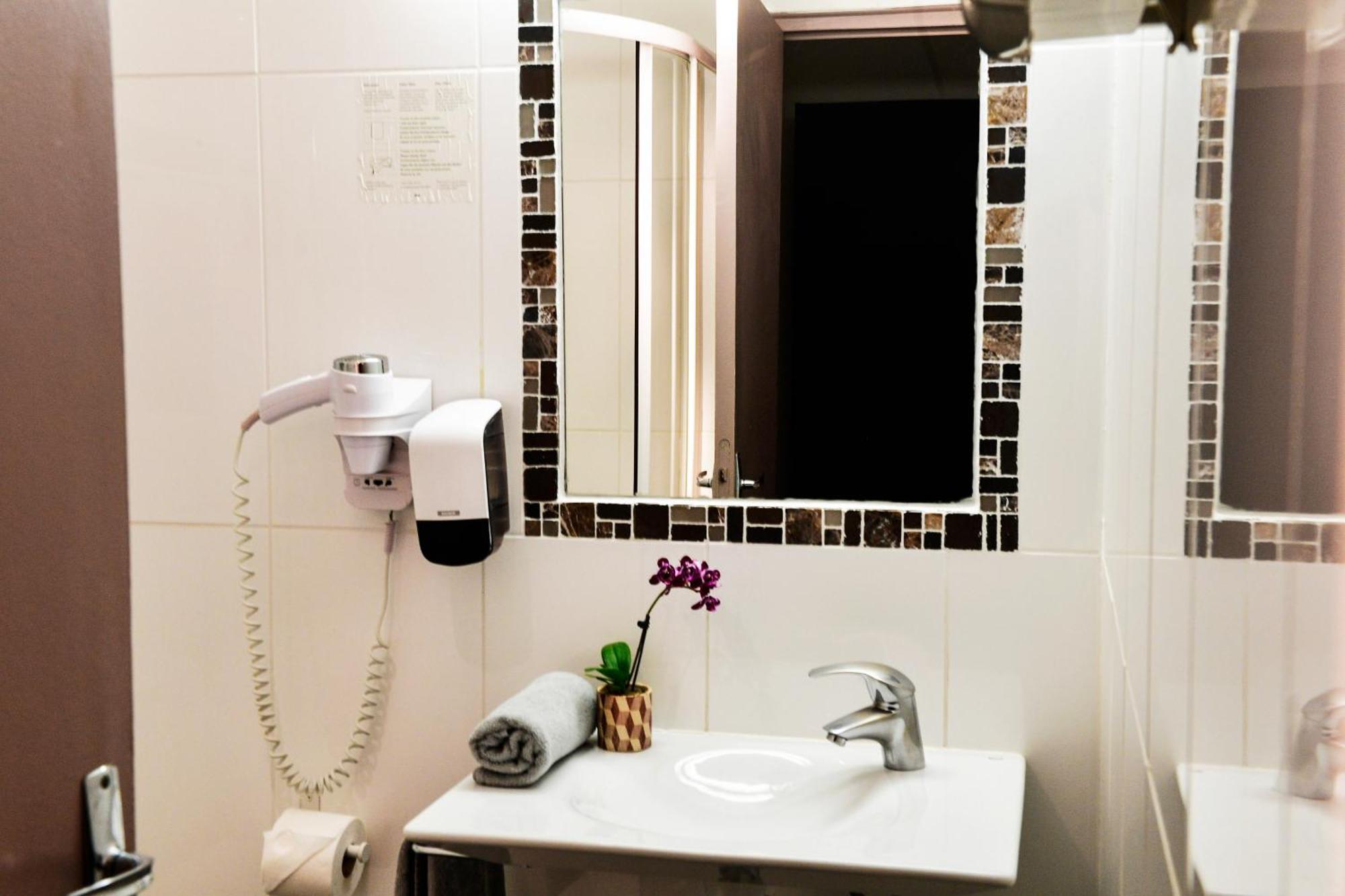 Le Mas Des Aigras - Hotel & Restaurant De Charme En Provence Orange  Ngoại thất bức ảnh